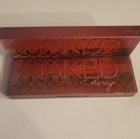 Urban Decay Naked Cherry Eyeshadow Pallett - Picture 3 of 4